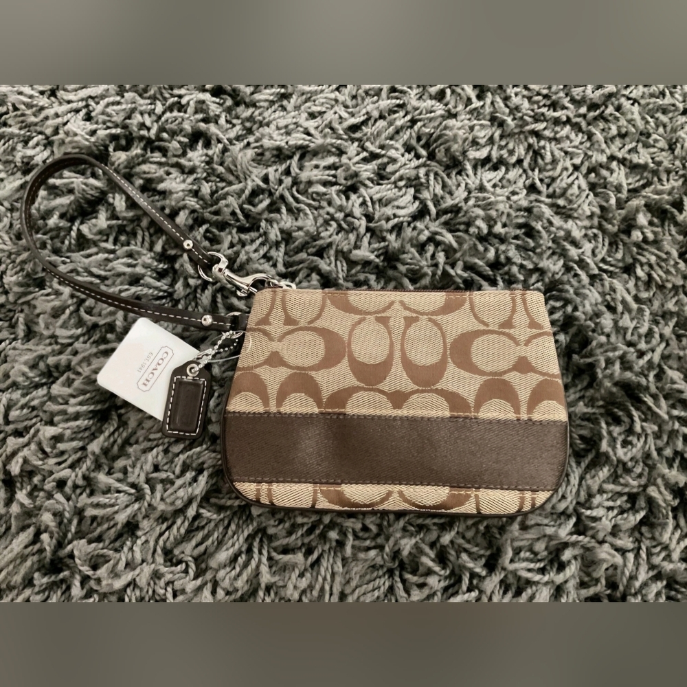 Coach Wristlet NWT F45608 - Picture 6 of 8